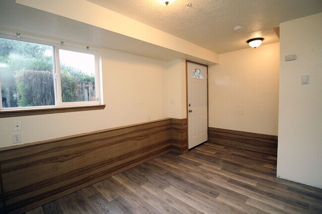 17-23-23 SE 127th Ave unit 17-02, Portland, OR 97233 - photo 3