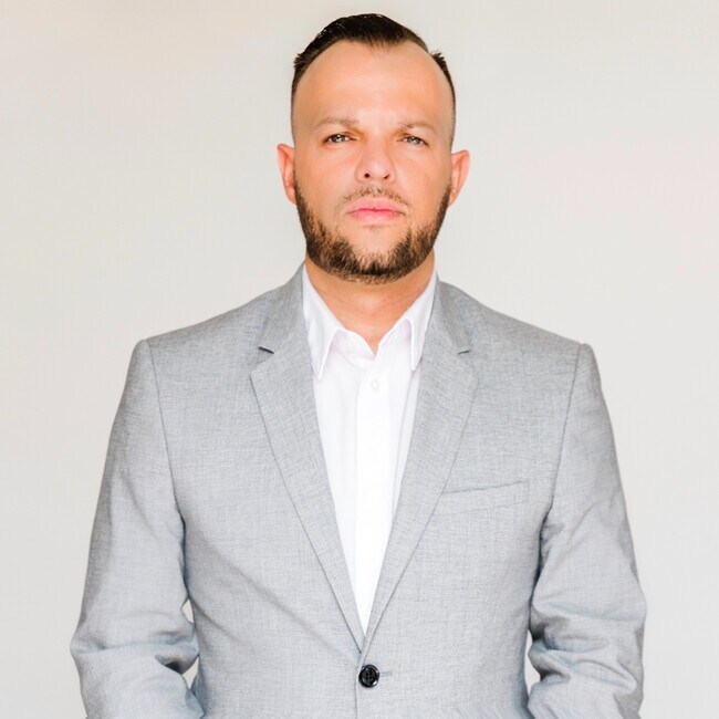 Agent Photo