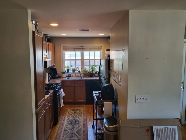 9 Cottage Plaza unit 2, Bloomfield, NJ 07003 - photo 2