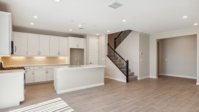 5810 E Zachary Dr, Phoenix, AZ 85054 - photo 3