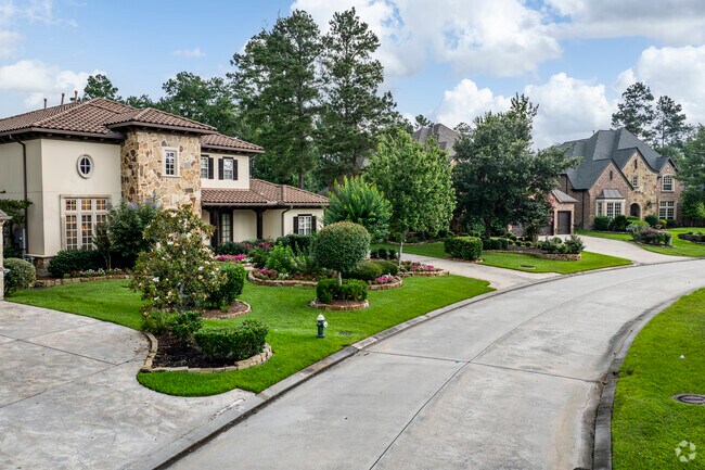 A variety of beautiful and statley homes are found throughout Creekside Park.