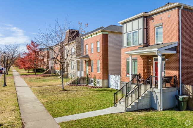 Single family homes with larger lots can also be found in Peabody Darst Webbe.