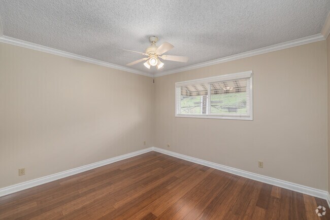 About 4315 Don Tomaso Dr, Los Angeles, CA 90008 - photo 3