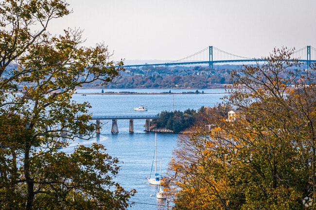 Tiverton is merely a 5-minute drive from all major islands in the state, including Aquidneck.