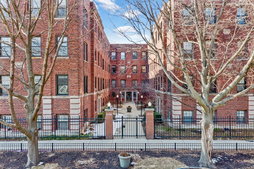 3712 N Sheffield Ave unit 407, Chicago, IL 60613 - photo 1