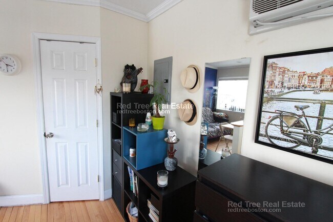 185 Winthrop Rd, Brookline, MA 02445 - photo 7