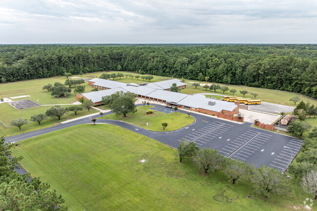 W. Jesse Gurganus Elementary School is part of the Craven County School System.