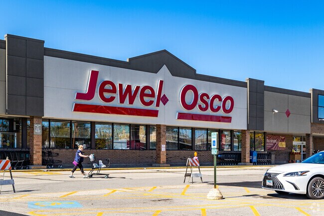 Jewel Osco is a shopping option in Bridlewoods Park.