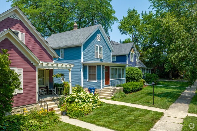 Colorful homes adorn the neighborhood of Naperville Historic District.