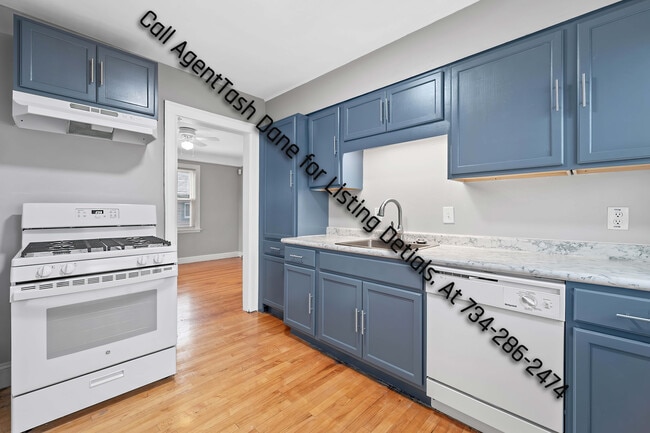 1524 Cicotte Ave unit 1, Lincoln Park, MI 48146 - photo 2