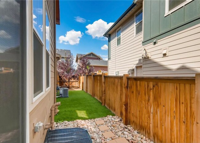 11209 E 25th Dr, Aurora, CO 80010 - photo 6