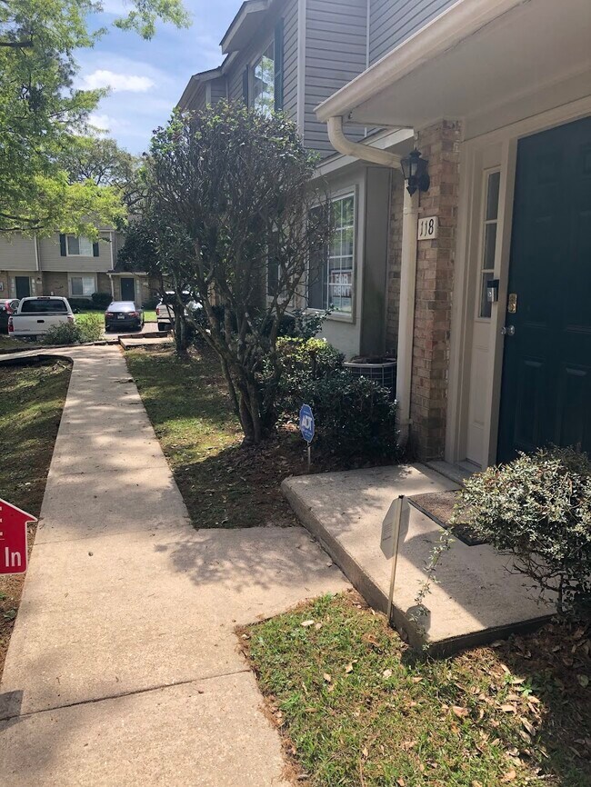 6701 Dickens Ferry Rd Unit 118, Mobile, AL 36608