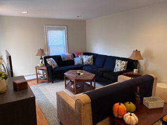 30 Thorpe St, Fairfield, CT 06824