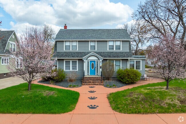 Find your dream bungalows or ranch-style homes in Huron.