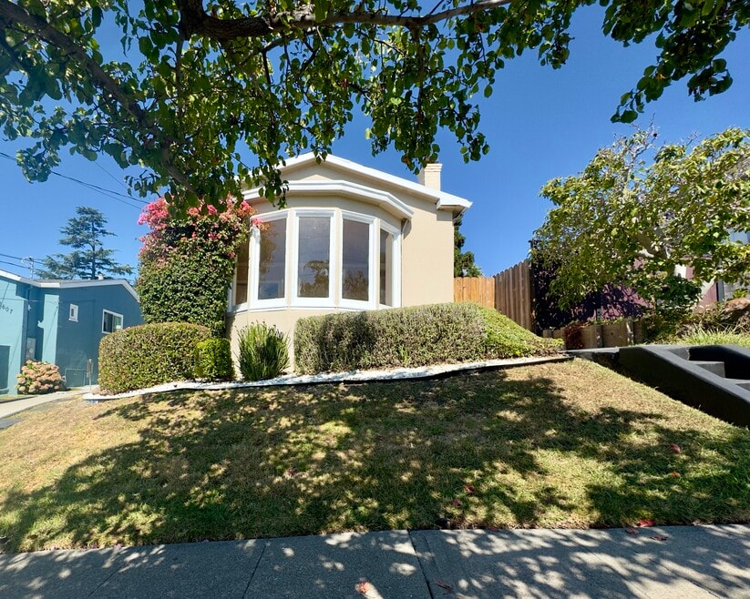 2615 Maxwell Ave, Oakland, CA 94619 - photo 1
