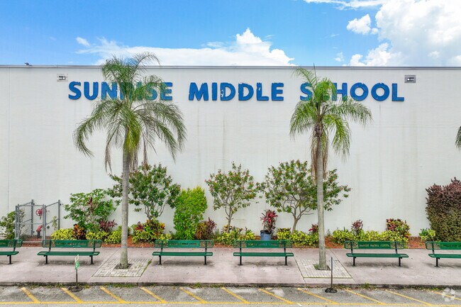 Sunrise Middle School serves 
Colee Hammock students from 6th through the 8th grade.