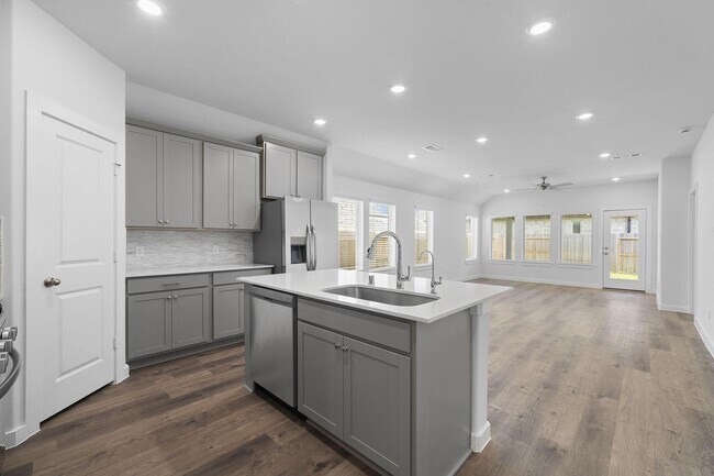 110 Orange Blossom Ct unit 38029810, Mont Belvieu, TX 77535 - photo 5