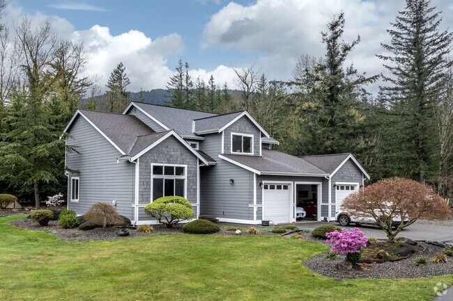 Other housing options for the area include split-levels and traditional multi-story homes built between the 1920s and 1970s.