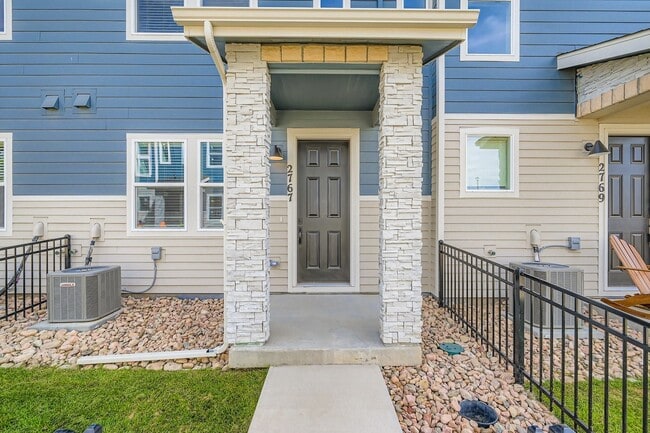 2787 Bear Springs Cir, Longmont, CO 80503 - photo 2