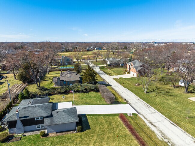 Just 30 miles west of Chicago, is Berkely Square, a suburban community in Arlington Heights.