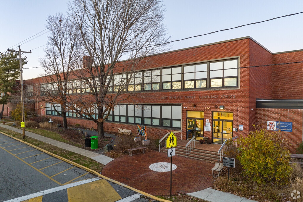 H.H. Garnett Elementary School has 344 students in grades PK-5.