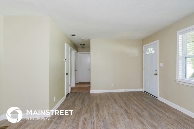 2215 Cavalier Dr, Shively, KY 40216 - photo 6