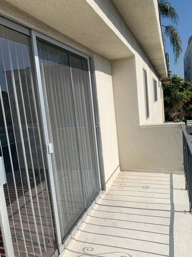 1055 S Holt Ave unit 3, Los Angeles, CA 90035 - photo 7