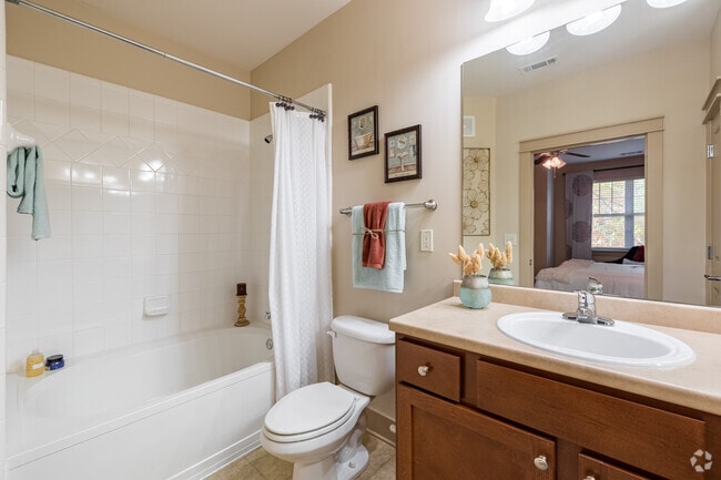 2BR, 2BA - 1,195SF - Master Bathroom