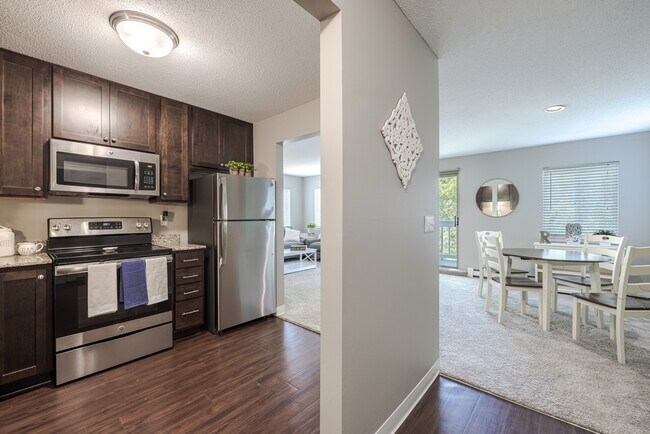 Royal Oaks Apartments, Eagan, MN 55122 - photo 3