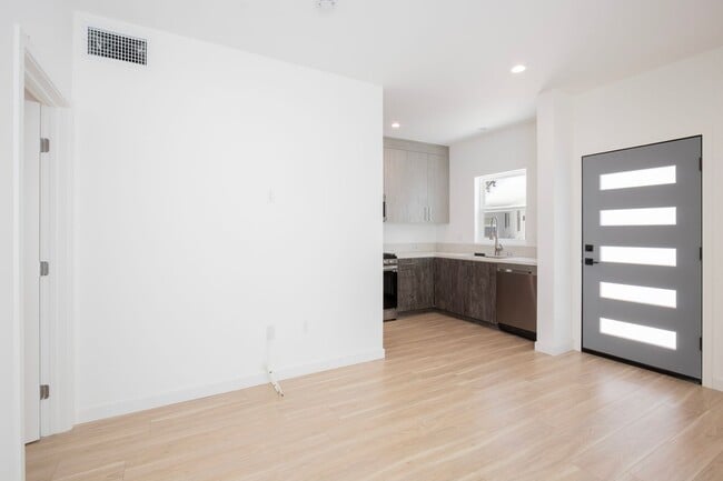 Modern Luxury Living in the Heart of Spaulding Square, Los Angeles, CA 90046 - photo 2