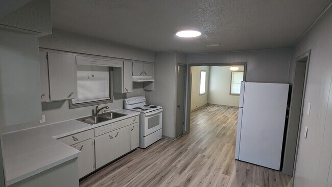 220 Sulphur St, Noel, MO 64854 - photo 4