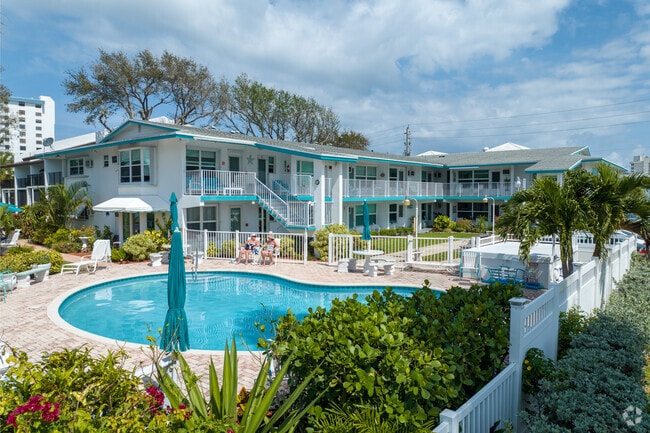 Pompano Beach has beatifull  condo style apartments on the Intracoastal.