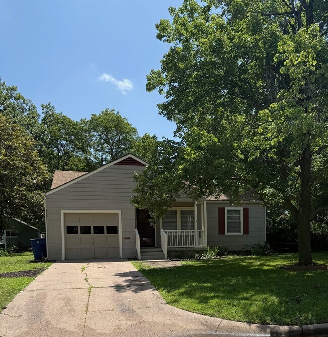 720 Grandview Ave, Newton, KS 67114