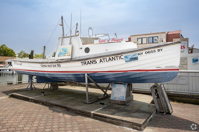 The boat mentioned in the Guiness record book from 1985 is on display in Freeport.
