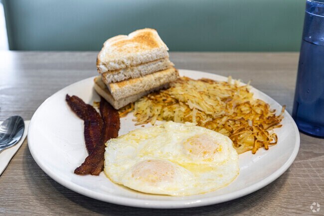 Hearty portions and friendly service are staples of Broken Yolk, Café in South Gilbert.