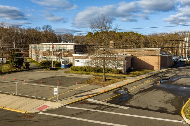 Welcome to Southwood Elementary School recieves a B rating from NICHE.