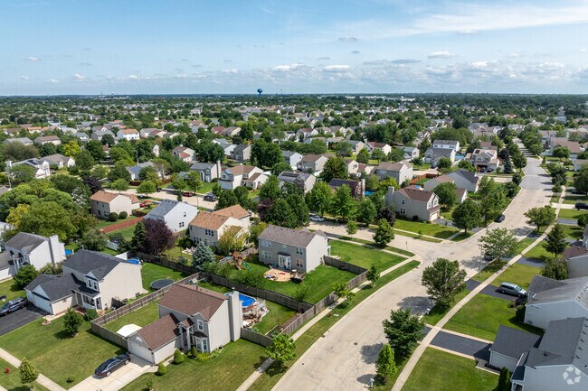 Crystal Lawns residents can enjoy a short commute to Chicago via the local Metra.