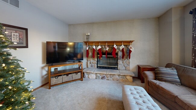 W213N16501 Glen Brooke Dr, Jackson, WI 53037 - photo 3