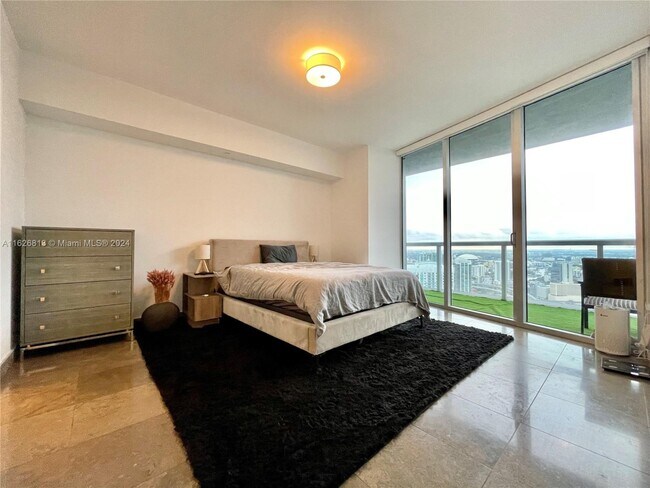 Icon Brickell Tower 1 unit 3303, Miami, FL 33131 - photo 5