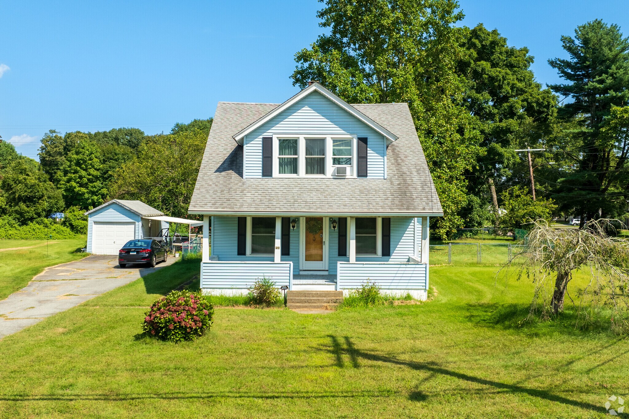Traditional American Four Square examples also common in Oxoboxo River.