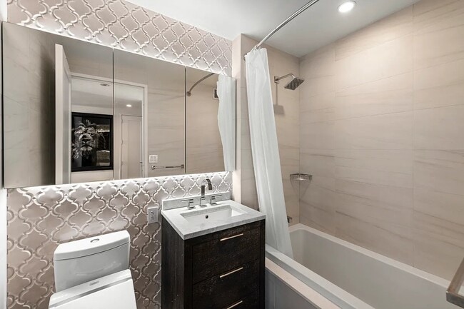 The Edge North unit 10M, Brooklyn, NY 11249 - photo 7