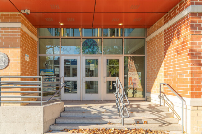 Queens Explorers Elementary School has a student-teacher ratio of 15 to 1.