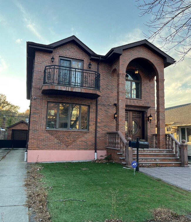 55-69-69229 229th St, Queens, NY 11364