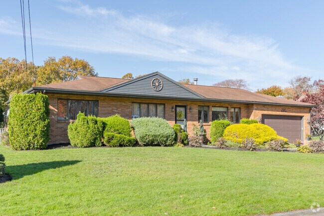 A classic ranch home in the Narrows neighborhood includes personal touches like the wagon wheel.
