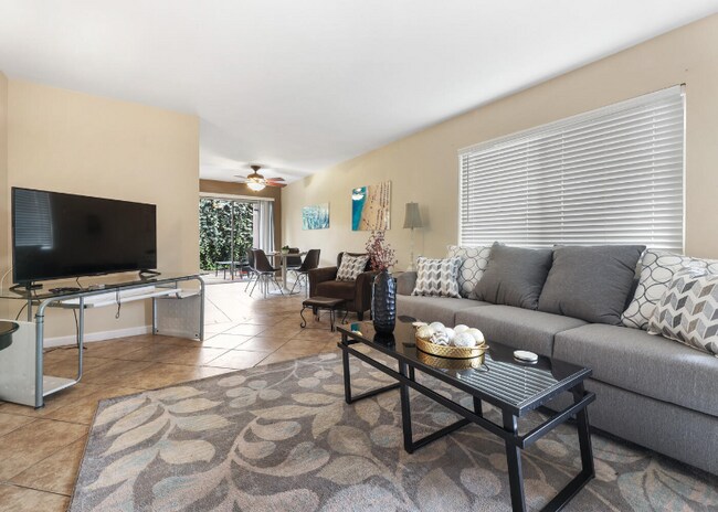 718 N Floral St unit 3, Visalia, CA 93291 - photo 3