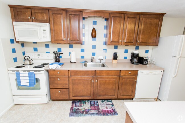 J.E. Furnished Apartments of Waltham, Waltham, MA 02451 - photo 4