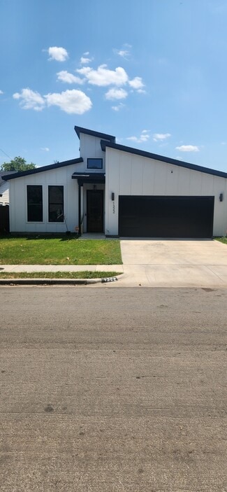 1322 Strickland St, Dallas, TX 75216