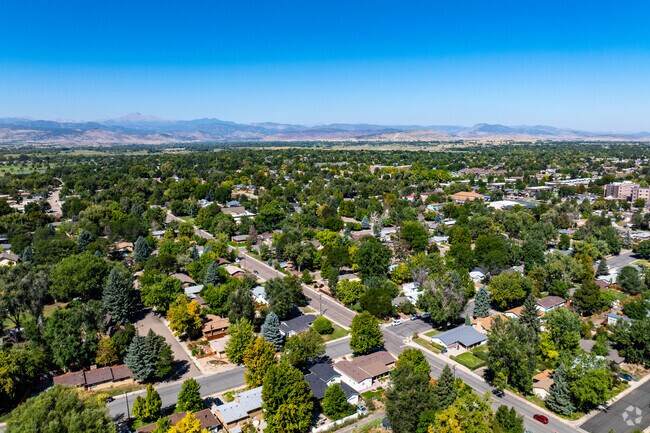 Loomiller is conveniently located near green spaces and all the conveniences of nearby Longmont.