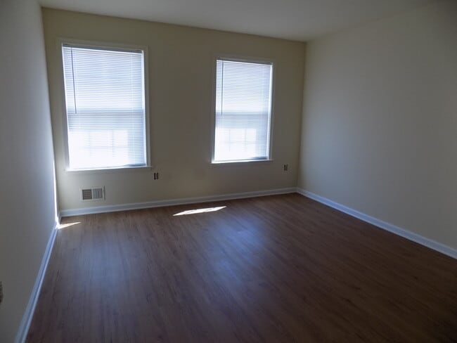 Middlesex Village Apartments, Middlesex, NJ 08846 - photo 6