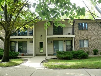 1715 S Coachlight Dr Unit a, New Berlin, WI 53151